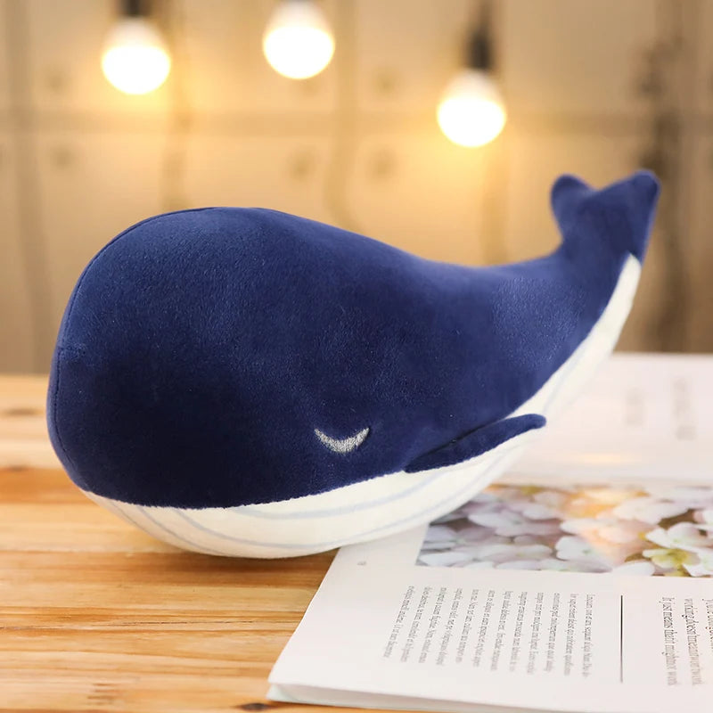 Juguetes de peluche de ballena azul de dibujos animados de 25 cm, muñecos de animales marinos suaves y encantadores, linda almohada de pez para niños, regalos de cumpleaños y Navidad