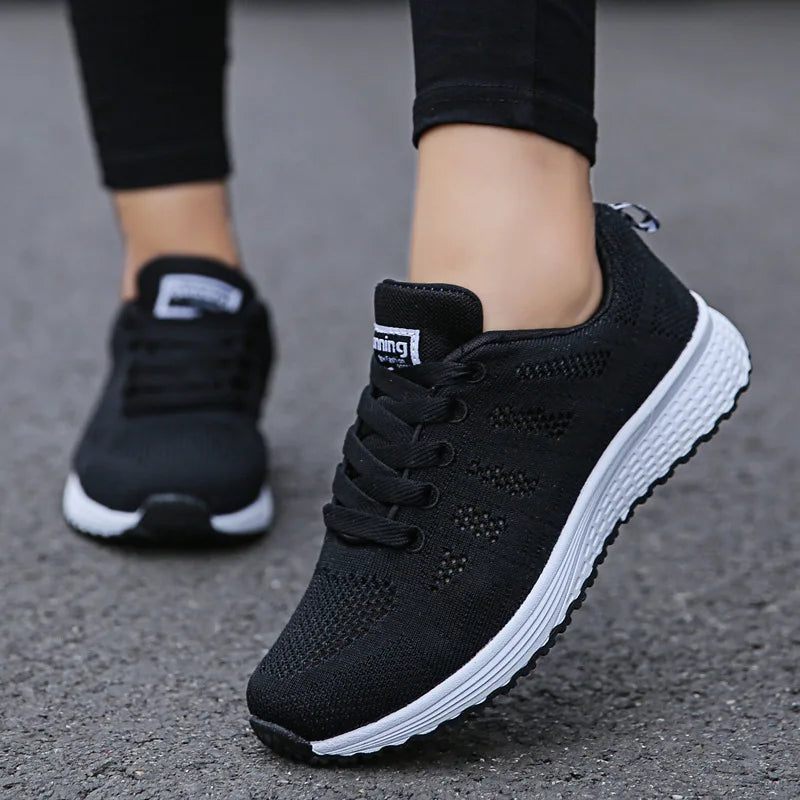 Zapatos casuales de mujer, zapatos planos de malla transpirables a la moda, zapatillas de deporte para mujer 2021, zapatos vulcanizados para gimnasio, calzado blanco para mujer