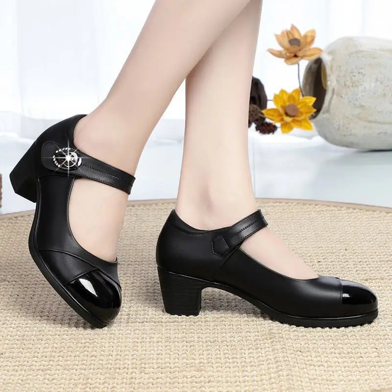 Zapatos de tacón cuadrado de piel sintética negros con punta redonda y peso ligero clásico para mujer de Cresfimix, zapatos de oficina para mujer, zapatos Azuis C6446c