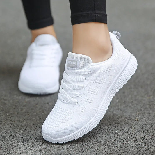 Zapatos casuales de mujer, zapatos planos de malla transpirables a la moda, zapatillas de deporte para mujer 2021, zapatos vulcanizados para gimnasio, calzado blanco para mujer