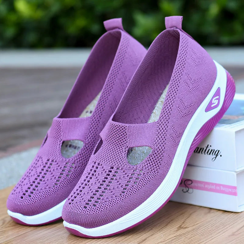 Zapatos nuevos de verano para mujer, zapatillas de deporte de malla transpirables, zapatos casuales de plataforma plana ligeros sin cordones, zapatos tejidos antideslizantes para caminar para mujer